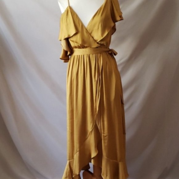 Bardot Dresses & Skirts - New Bardot Cold Shoulder Dress